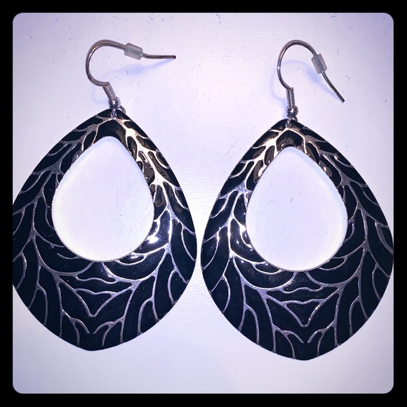 Charlotte Russe Jewelry - Black and silver drop earrings.